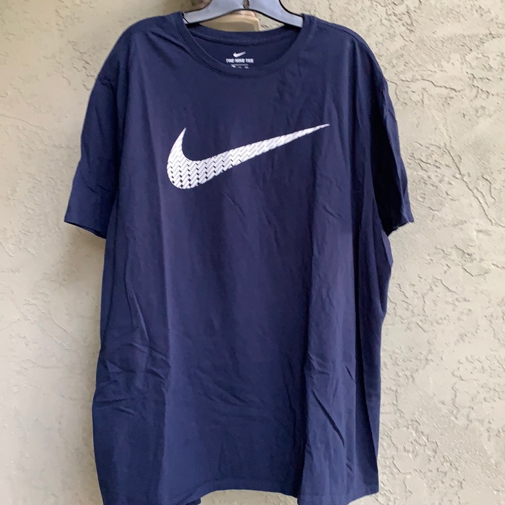 🦋🦋 3/$25 The Nike Tee Athletic Cut